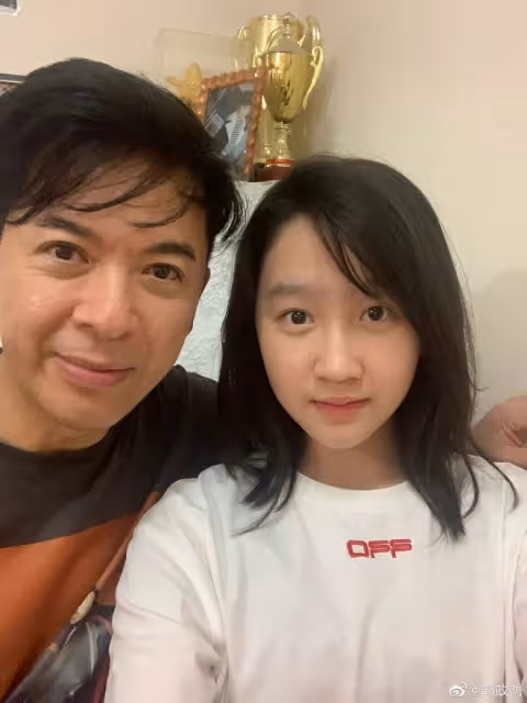 郭政鴻曬與小女兒合照　網贊「顏值高」與關曉彤撞臉