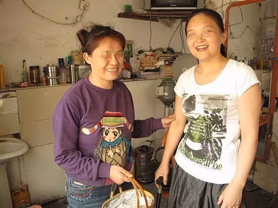 第一次去見准公婆，飯桌上我說結婚要80萬彩禮，准公公怒摔筷子！