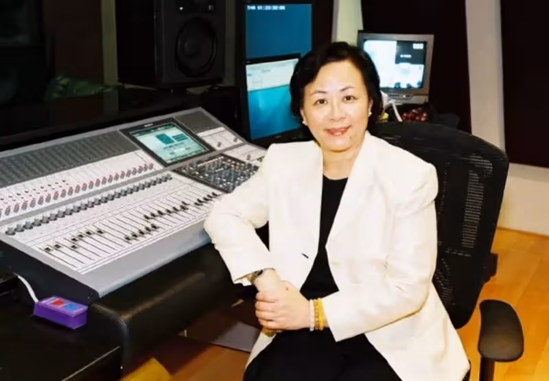 配音王后謝月美設靈,曾與周星馳合作拍戲,王祖藍夫婦送花牌致哀