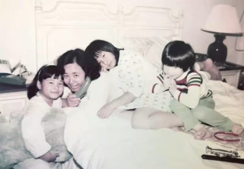 配音王后謝月美設靈,曾與周星馳合作拍戲,王祖藍夫婦送花牌致哀