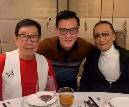 85歲謝賢晚年生活曝光!逛商場全靠「拐杖」支撐,中途腳滑差點摔倒:讓人心酸