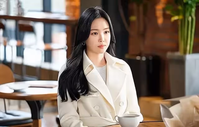 「生個賠錢貨,滾回娘家坐月子」兒子一腳踹婆婆出門:你也沒少生