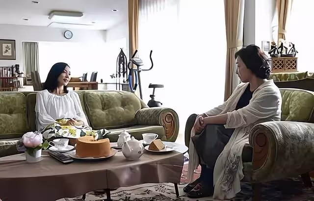 小姑子借兩萬三年不還,結婚嫂子只參加不隨禮:債務抵禮金了