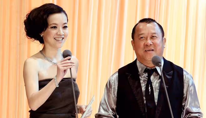 曾寶儀哽咽曝2年沒見曾志偉,遺憾錯過爸爸69歲生日,有家人染疫