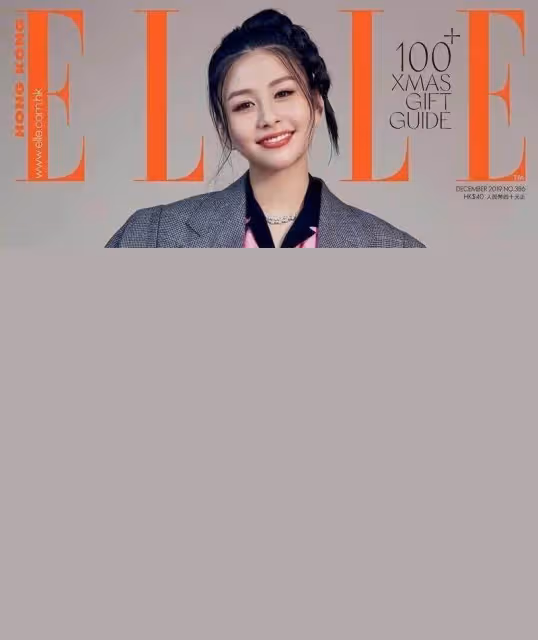 楊冪與名媛沈月「撞衫粉色羽毛裙」,性感與不性感區別一目了然,網友:年輕94好啊