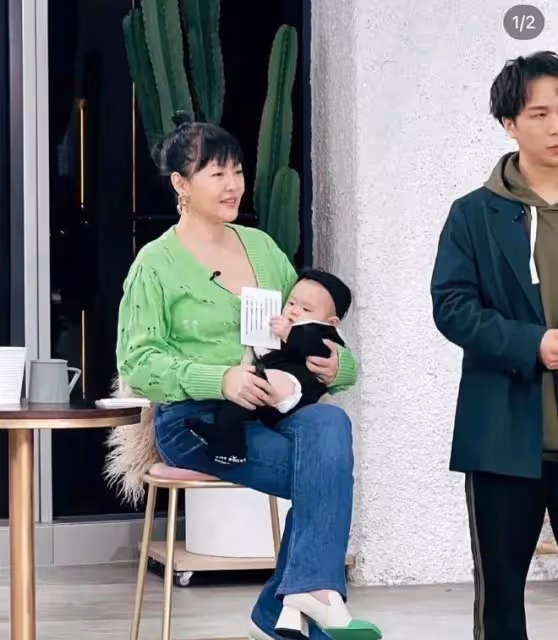 大S帶具俊曄見親友照片曝光,小S伴隨左右,歐巴光頭造型很亮眼