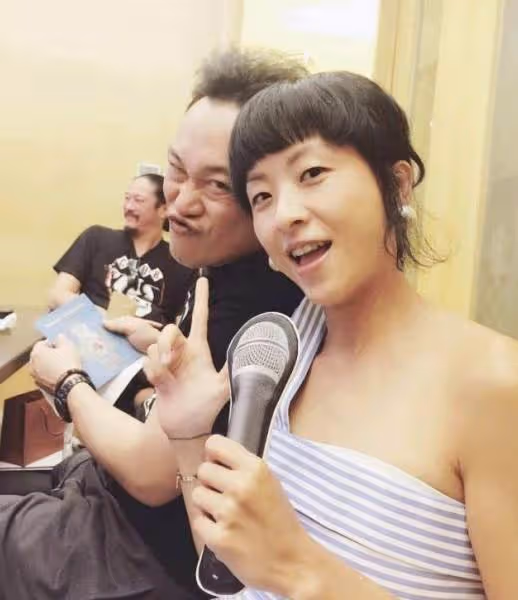 陳奕迅18歲女兒近照曝光,容貌清純超模身材超搶鏡, 五官似媽媽翻版!