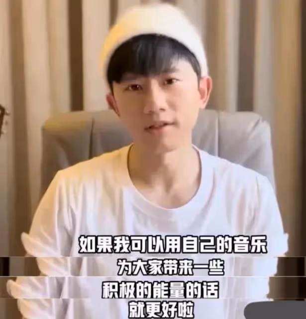 張傑為上海發聲被罵,陳龍當志願者,黃曉明捐物資被稱讚