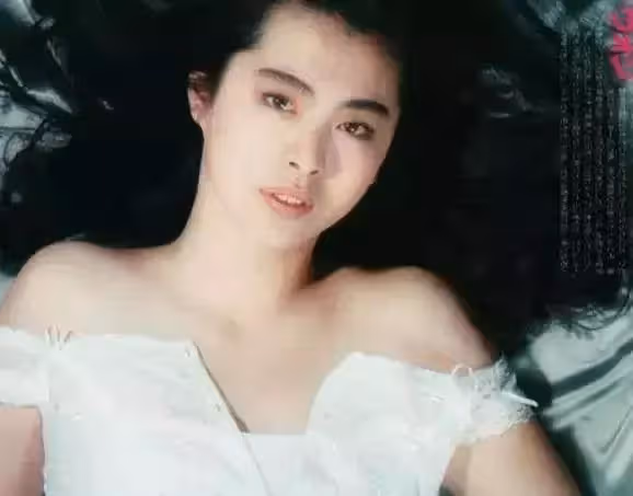 王祖賢是真的富婆，隱居溫哥華16年「不拍戲不接通告」，住千萬豪宅「買打折商品」相當接地氣：離開感情束縛後的幸福