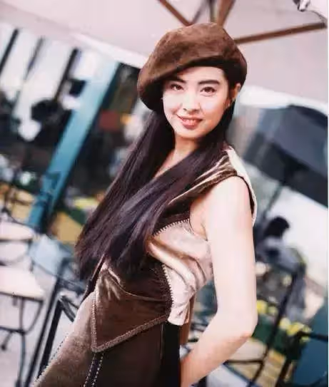 王祖賢是真的富婆，隱居溫哥華16年「不拍戲不接通告」，住千萬豪宅「買打折商品」相當接地氣：離開感情束縛後的幸福
