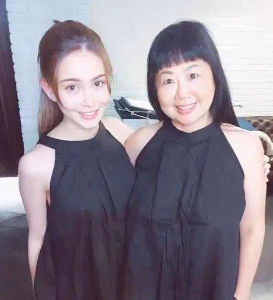 周杰倫帶妻子遊玩身體好轉，昆凌準備迎接月子，預產期6月份