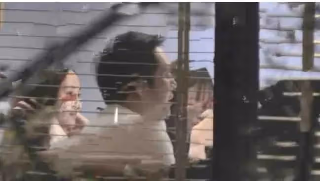 姚笛被拍與男子現身酒吧，期間男子撫摸女方大腿，一起回男方住處