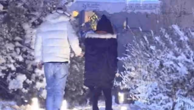 姚笛被拍與男子現身酒吧，期間男子撫摸女方大腿，一起回男方住處