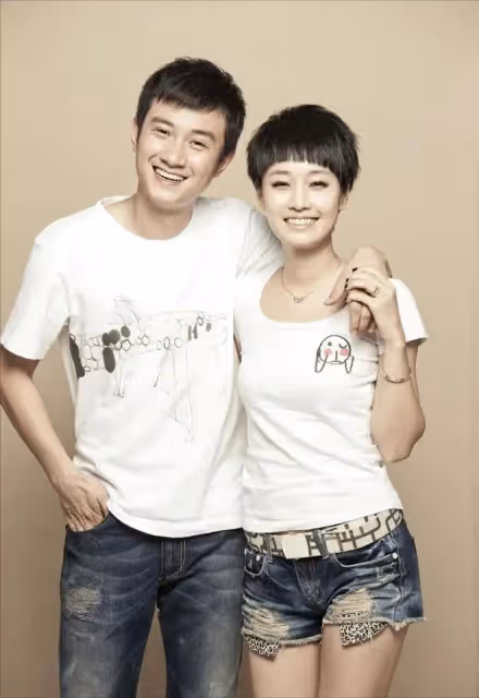姚笛被拍與男子現身酒吧,期間男子撫摸女方大腿,一起回男方住處
