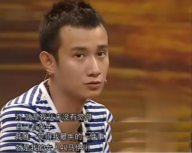 姚笛被拍與男子現身酒吧,期間男子撫摸女方大腿,一起回男方住處