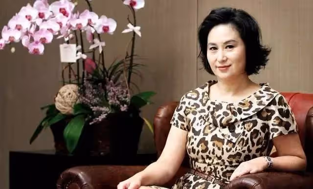 何超瓊江湖攻心計：與崩牙駒切割，抓洗米華小辮，拿梁安琪三寸！