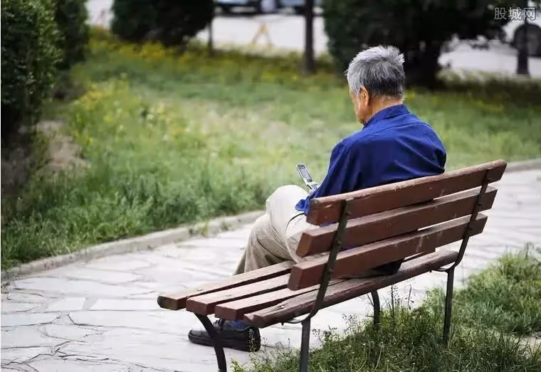 人過60，兒女再孝順，3樣東西莫要太早給兒女，千萬別犯糊塗