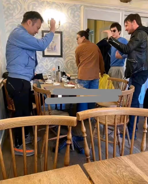 馬思純被曝去英國待產,熊腰虎背像孕婦,男友貼心陪護在左右