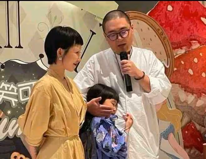 童星郝邵文女友比他小2歲,內地人離異有7歲女兒,男方定居杭州