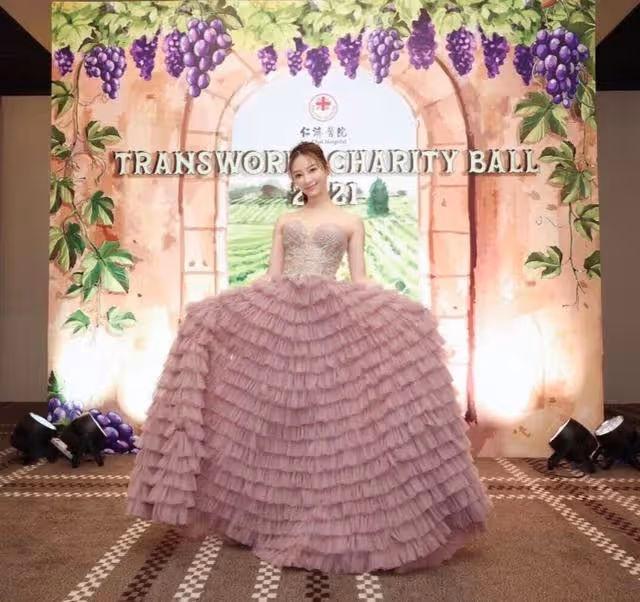 是非多!TVB女神小花自嘲「少數族裔」遭抨擊,疑不堪壓力刪留言