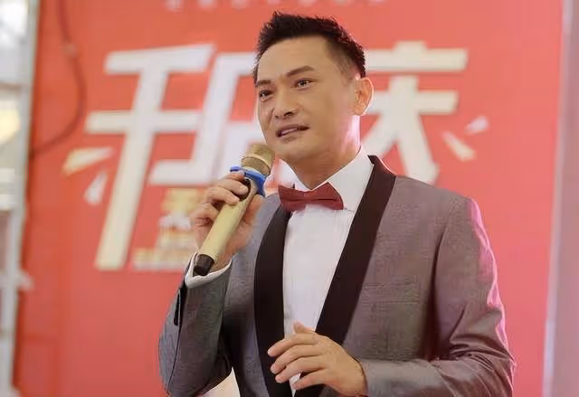 55歲陳錦鴻北上發展,患病兒子9歲才能獨自上廁所,曾為對方息影