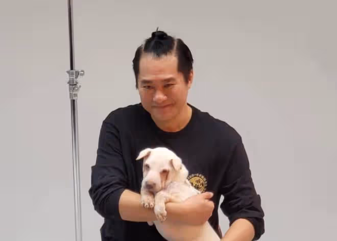 58歲邵仲衡近照,梳奇怪髮型露出高髮際線,已復出拍戲但拒回TVB