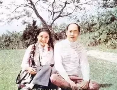 龔如心:身家8000多億,200棟樓6700個車位,卻只賺錢不花錢,瘋癲半生!