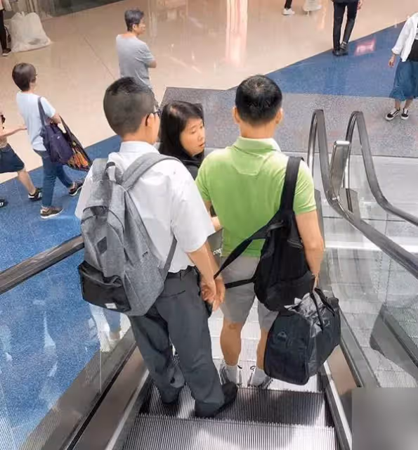 陳錦鴻北上賺錢,妻子出門為自閉癥兒子買藥,靚麗女星熬成師奶
