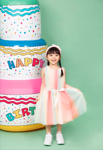 可愛！41歲知名模特雙胞胎女兒過4歲生日，一個好靜一個好動