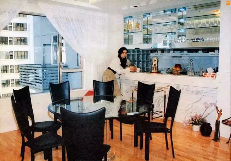 王祖賢千萬豪宅曝光!女神「30年前的家」一點不過時,豪華「衣帽間」搭配超大「落地窗」:品味太好了!