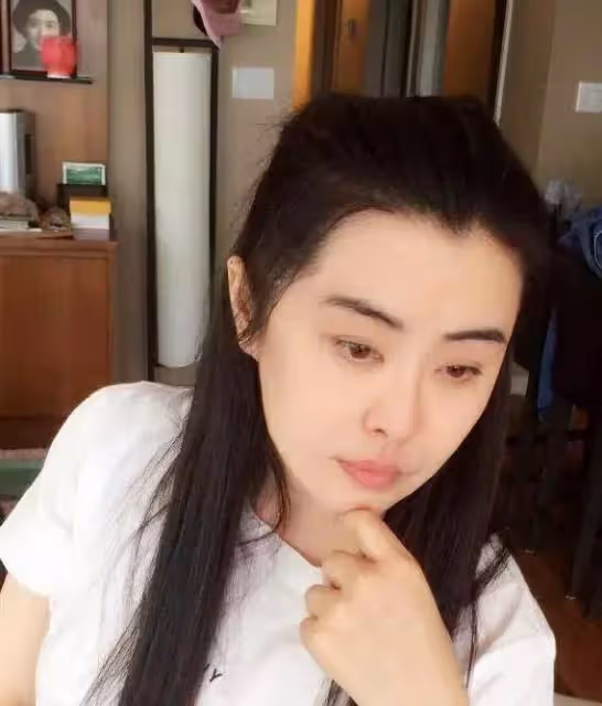 王祖賢千萬豪宅曝光!女神「30年前的家」一點不過時,豪華「衣帽間」搭配超大「落地窗」:品味太好了!