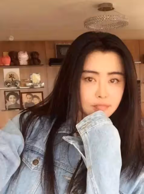 王祖賢千萬豪宅曝光!女神「30年前的家」一點不過時,豪華「衣帽間」搭配超大「落地窗」:品味太好了!