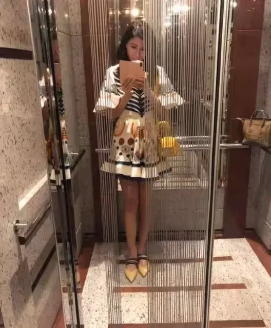 李嘉欣香港豪宅曝光!「超大面積別墅」周圍全都是森林,電梯貫穿整個樓層:戶外的莊園更氣派