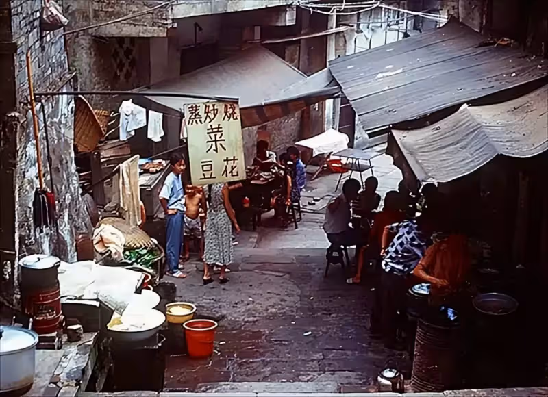 90年,高二女生幫助10歲陌生弟弟,27年後弟弟事業有成來報恩