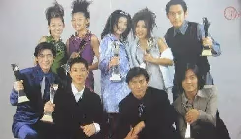 無法重拍的「20大明星合照」,「梅豔芳張國榮」留給歌迷的只剩追憶,五虎將絕版搞怪合影!