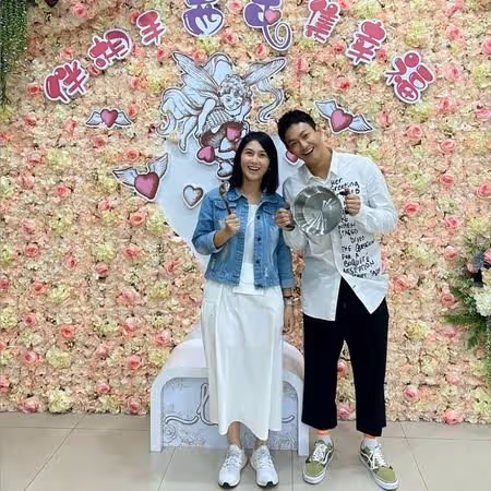 棒棒糖威廉登記結婚　甜娶前主播女友