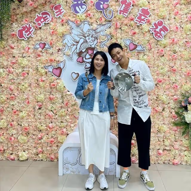 36歲男星與女友登記結婚！喜曬驚喜禮物，女方身材發福被疑懷孕