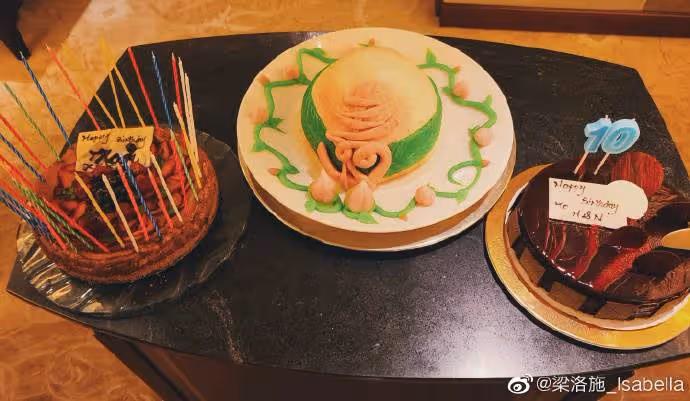 32歲梁洛施拎環保袋購物「穿廉價衣物」,無貴婦范似工作人員,複出狀態令人驚豔。