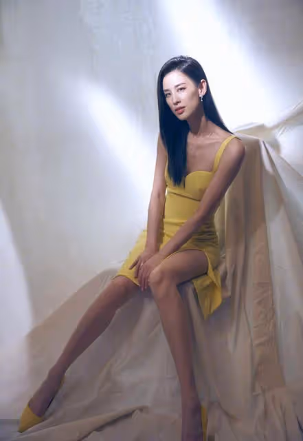 黃聖依又美出新高度了!穿亮片緊身裙美成人魚公主,這腰臀比好絕