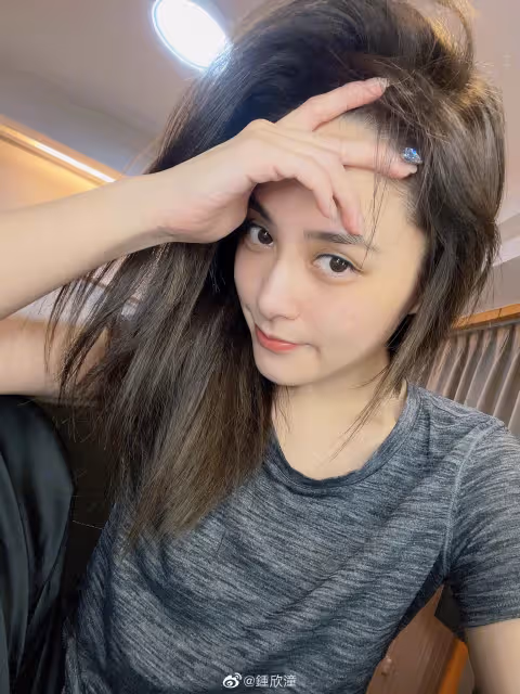 阿嬌曬V臉照瘦出新高度　網民：禁止用美貌殺我