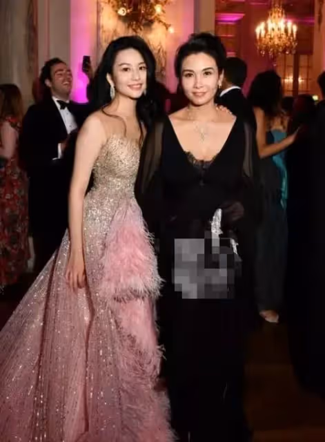 像極了媽媽年輕時，邱淑貞女兒「萬聖節cos九尾狐」　表情魅惑「美貌不輸媽」網尖叫：根本電影女主臉