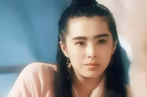 王祖賢罕見性感舊照流出,蕾絲吊帶秀事業線,網友:清純女神也有狂野時