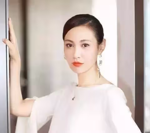 40歲「江玉燕」終於複出,babay尷尬了,網友:盜版就是不如正版好看
