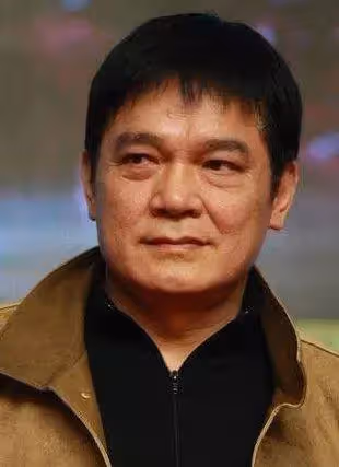 他戀小12歲女星拋妻棄女！8年後女星轉身「嫁自己兄弟」　如今「62歲孤身一人」無依靠