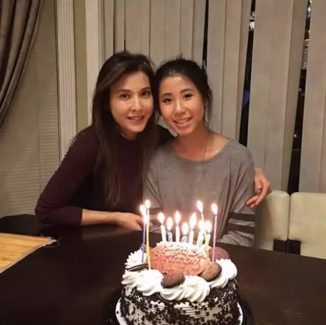 李婉華近照曝光令人大驚,51歲容貌未變依舊年輕火辣,身材不輸從前 網友:美的無處藏