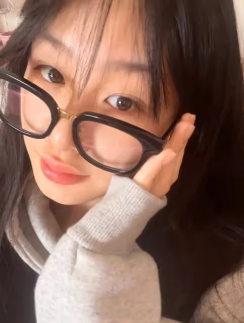 吳啟華13歲女兒近照顏值高,被外婆撫養長大,拒跟老爸到深圳定居