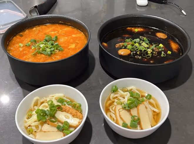 黎瑞恩出國探望女兒,路邊小店吃飯接地氣,18歲高顏值愛女像媽媽