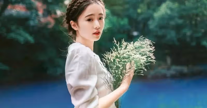 10口人聚餐，岳母問我收入，剛想說12000，妻子踹了我，改說5000