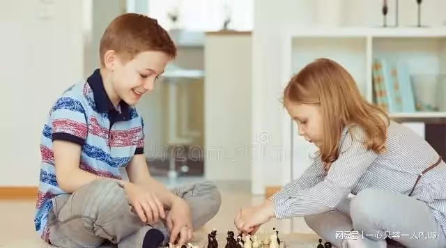 鄰居拿自己不當外人，在我家吃喝還把孩子放在我家，我該怎麼辦？