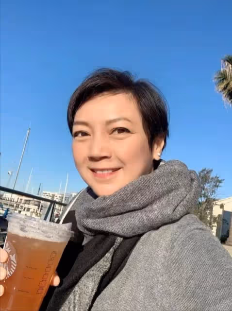 51歲前港姐冠軍曬照與21年前無變化，曾為還千萬債務抵押百萬后冠